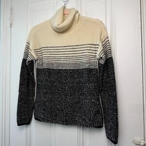 Athleta Sweater Womens Small White Black Knit Extrafine Merino Wool Turtleneck